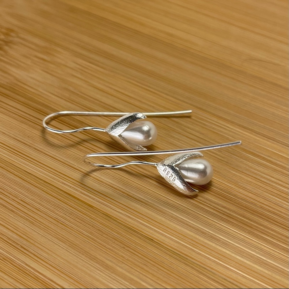 Drop flower bud leaves hook pearl silver earrings